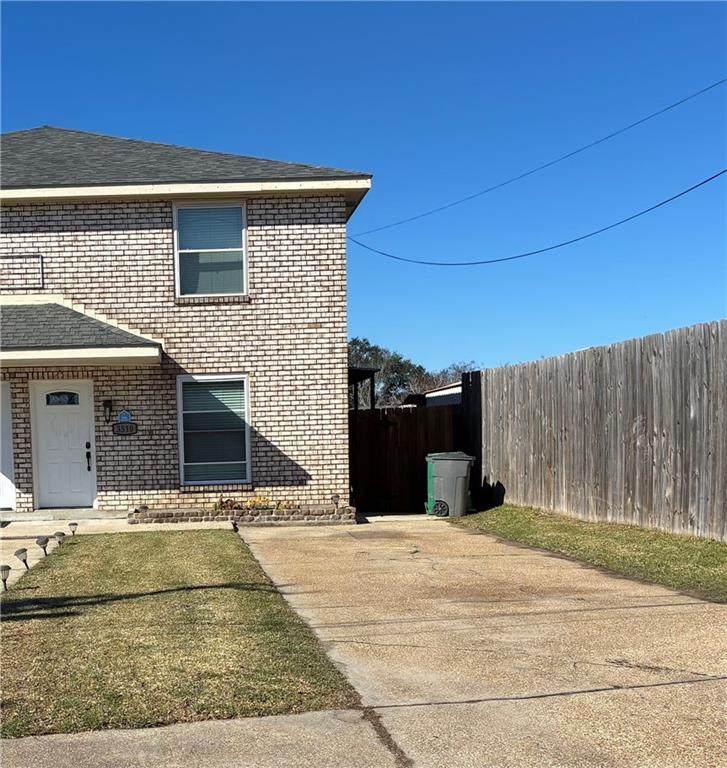 3510 Hudson Street - Photo 1