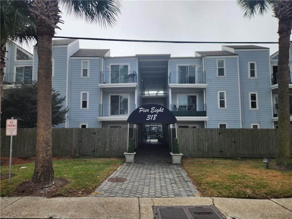 318 Lake Marina Avenue - Photo 1