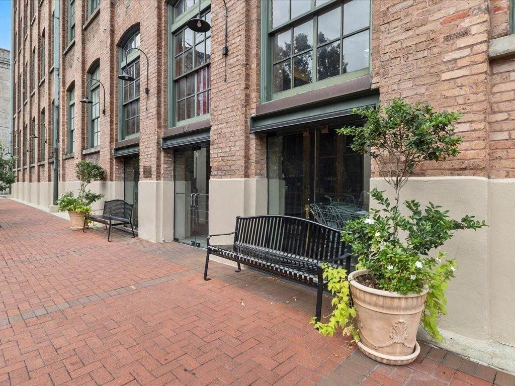 1107 Peters Street - Photo 1