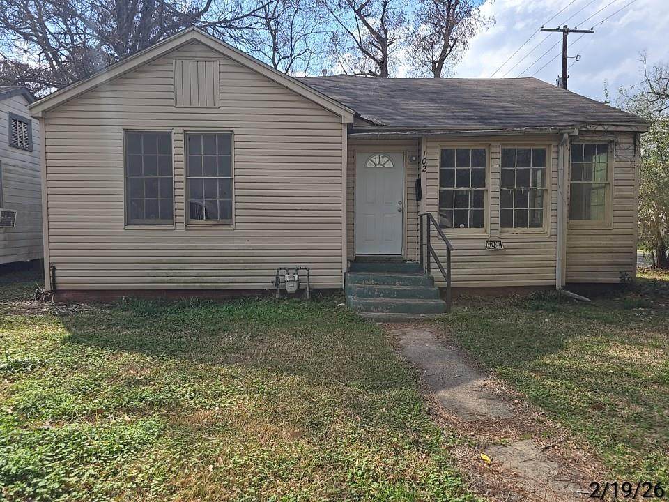 102 Colonial Drive - Photo 1