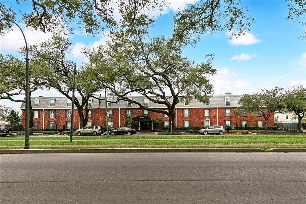 3201 St Charles Avenue - Photo 1