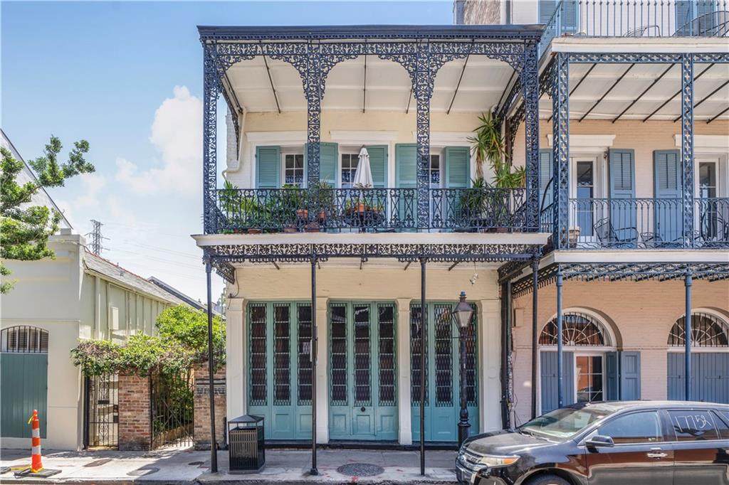 920 Chartres Street - Photo 1