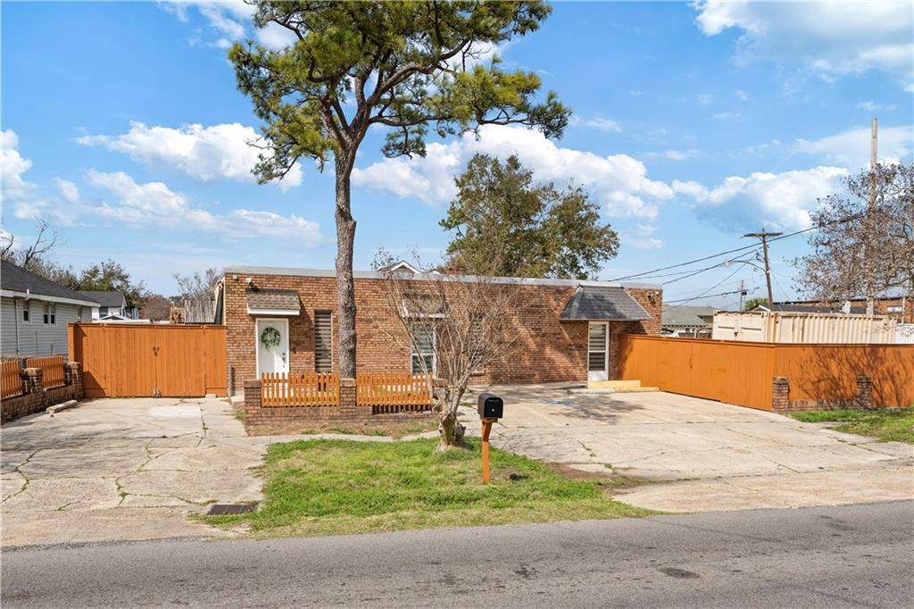 1701 8TH Street - Photo 1