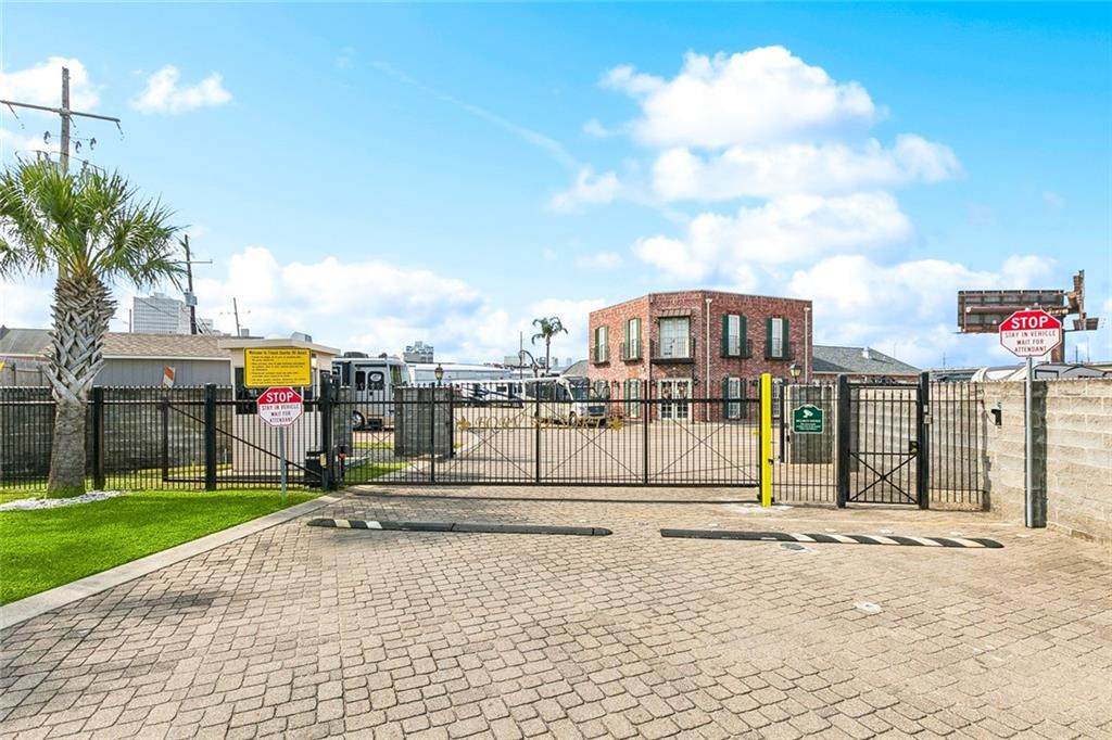 https://bt-photos.global.ssl.fastly.net/neworleans/orig_boomver_1_2545008-2.jpg