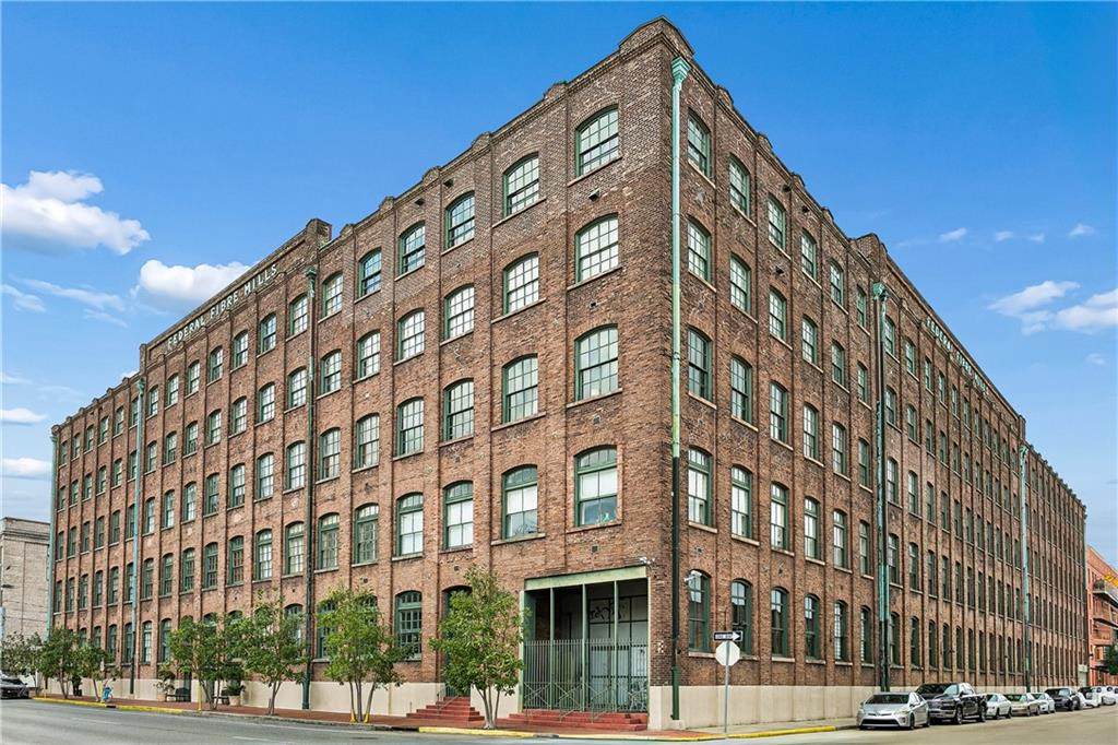 1107 Peters Street - Photo 1