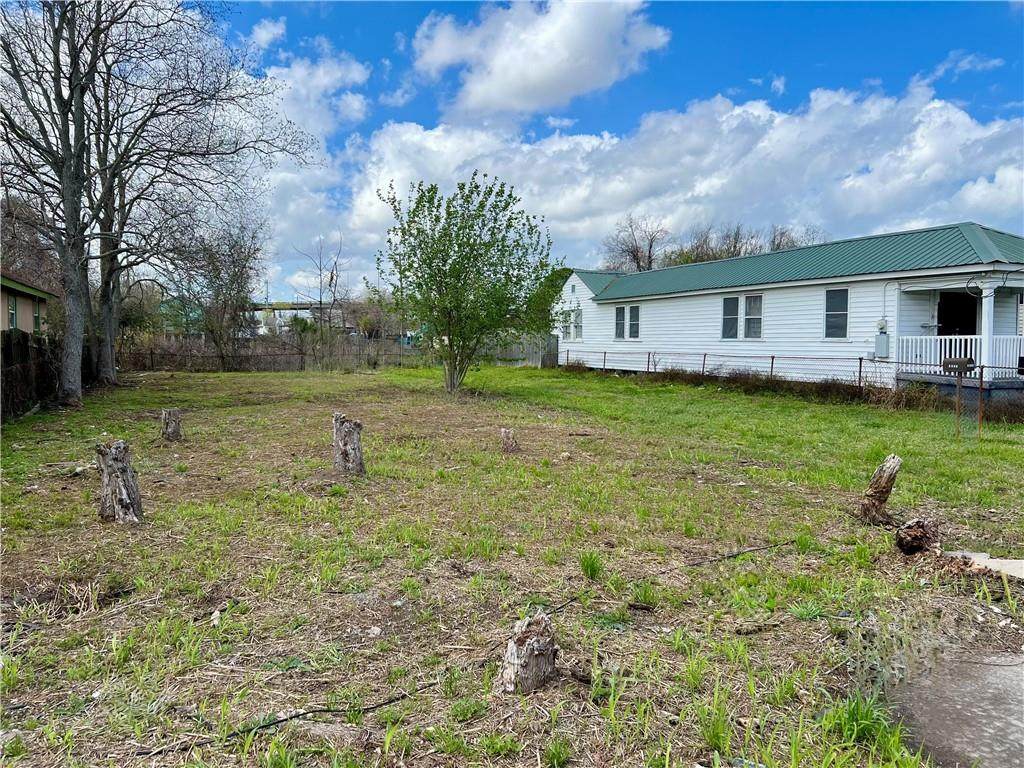 3218 Peoples Avenue - Photo 1