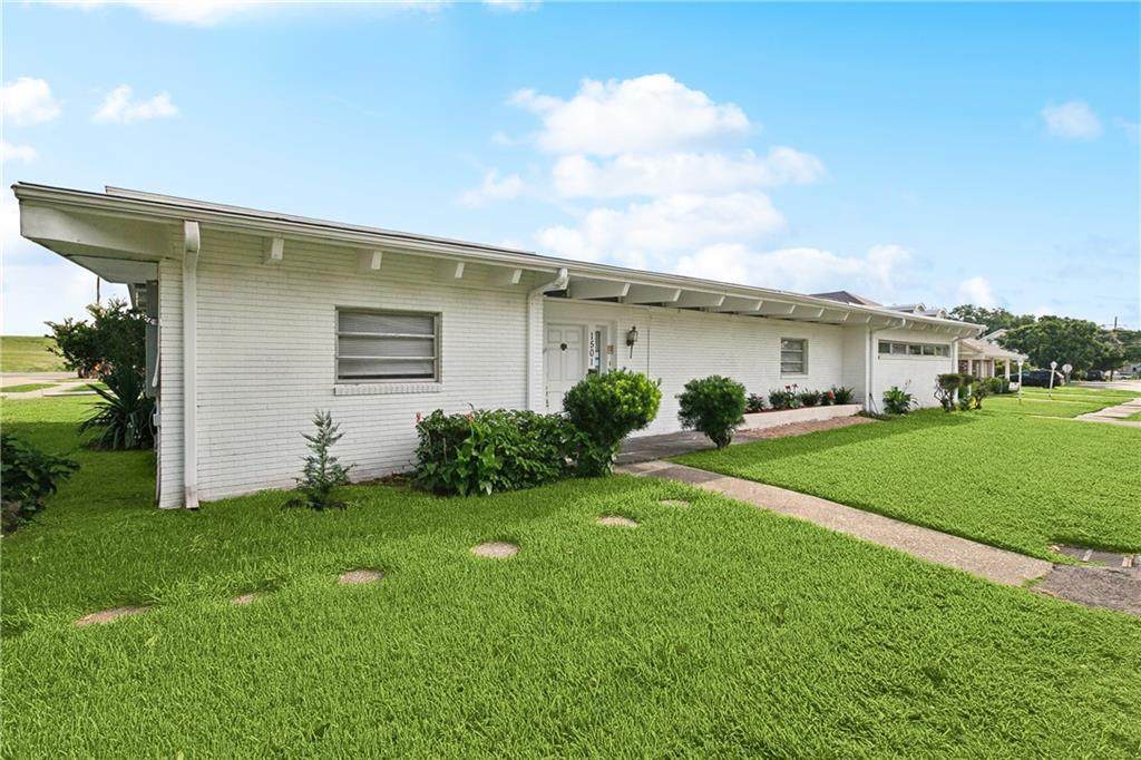 1501 Poinsettia Drive - Photo 1