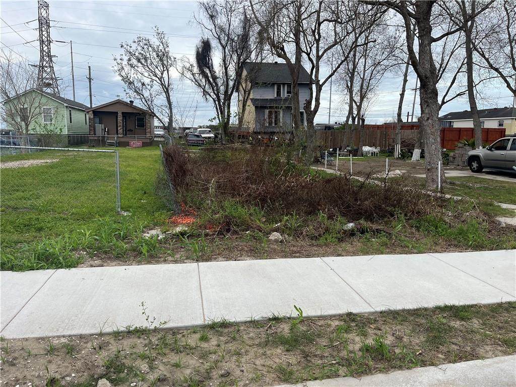 3011 Laussat Place - Photo 1