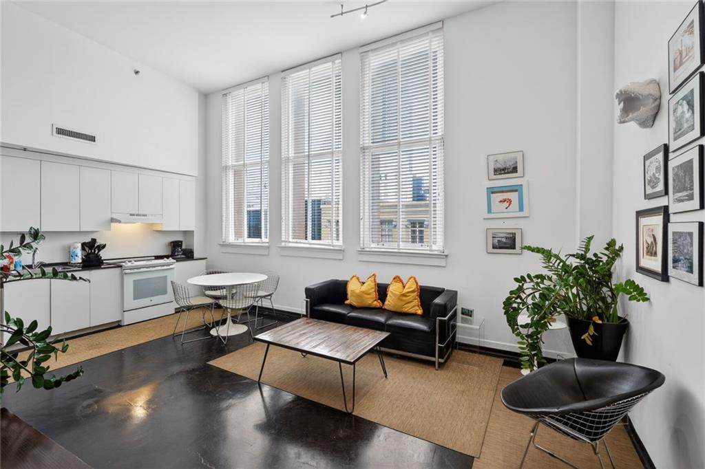 334 Carondelet Street - Photo 1