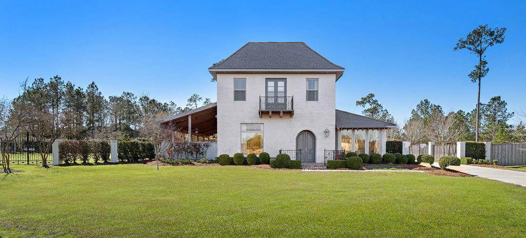 601 Lake Circle - Photo 1