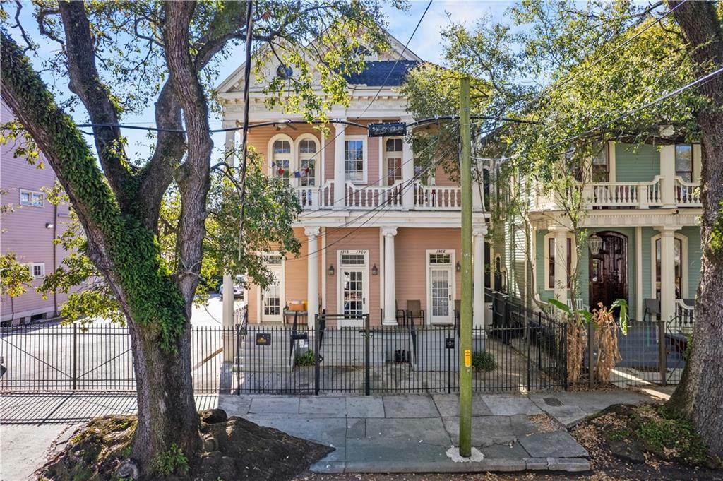 1916 Prytania Street - Photo 1