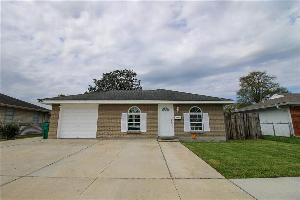 748 Oakwood Drive - Photo 1