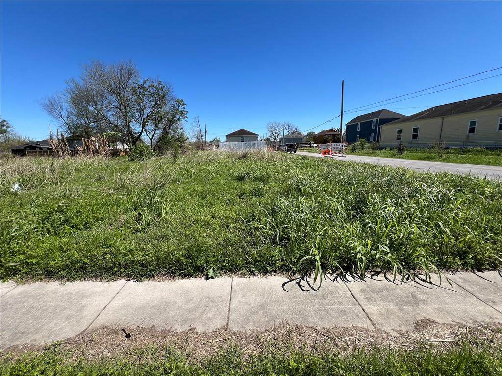 1909 Lizardi Street - Photo 1