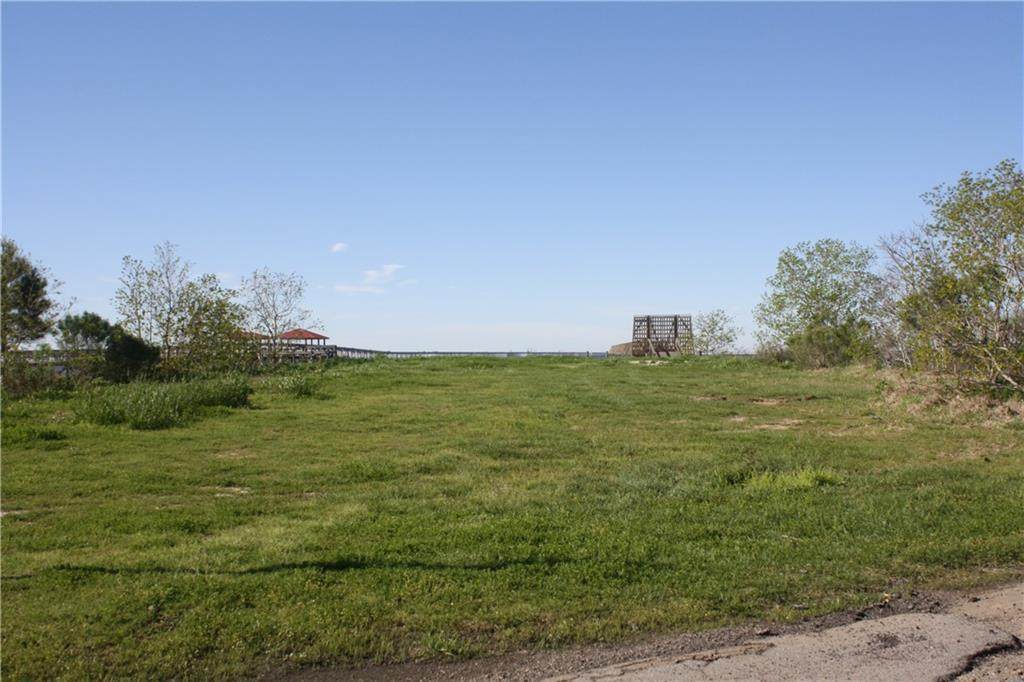 301 Lakeview Drive - Photo 1