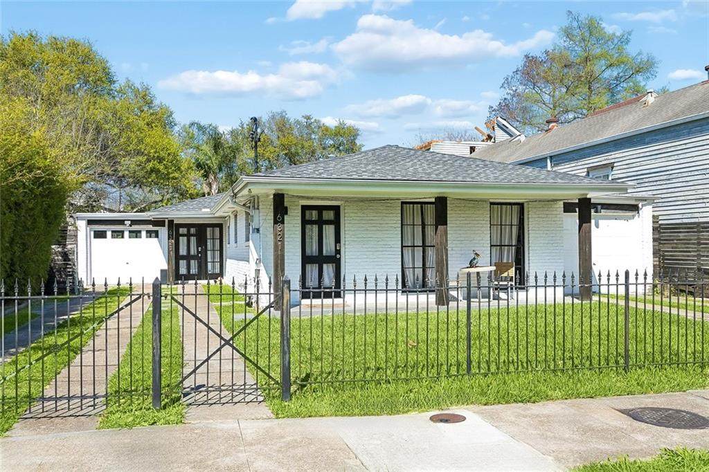 6321 Laurel Street - Photo 1