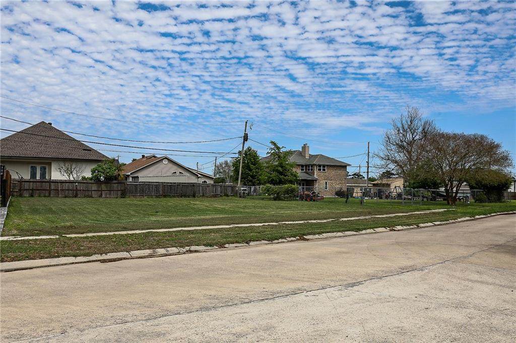309 Cougar Drive - Photo 1