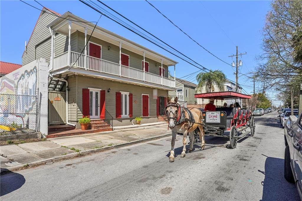 822 Touro Street - Photo 1