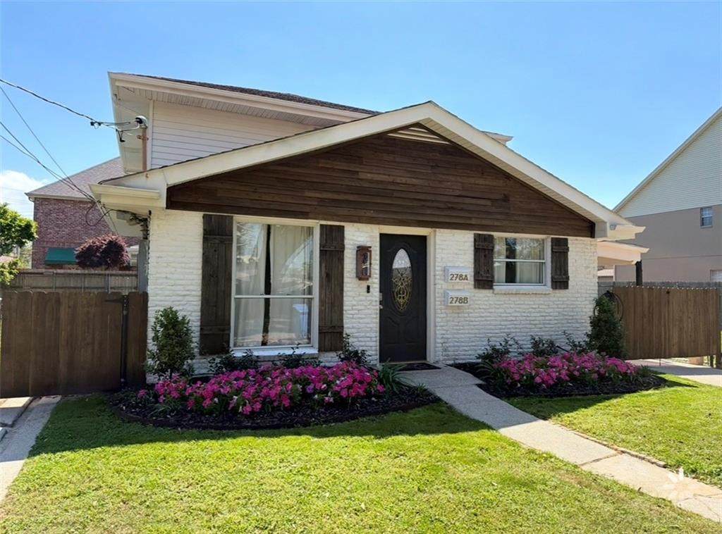 278 Robert E Lee Boulevard - Photo 1