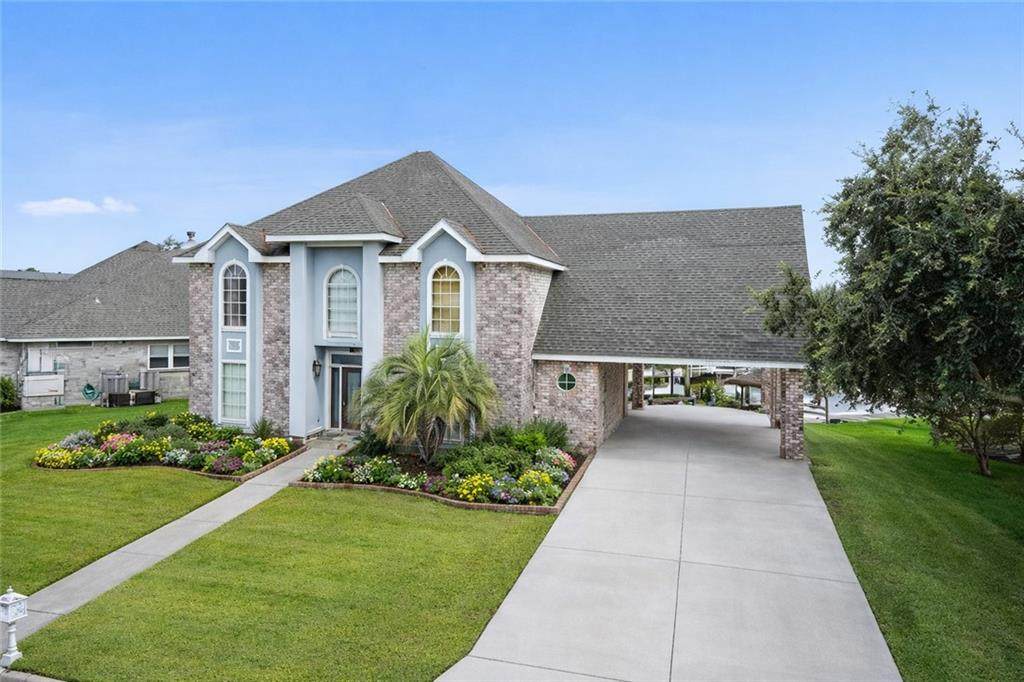 305 Charles Court - Photo 1