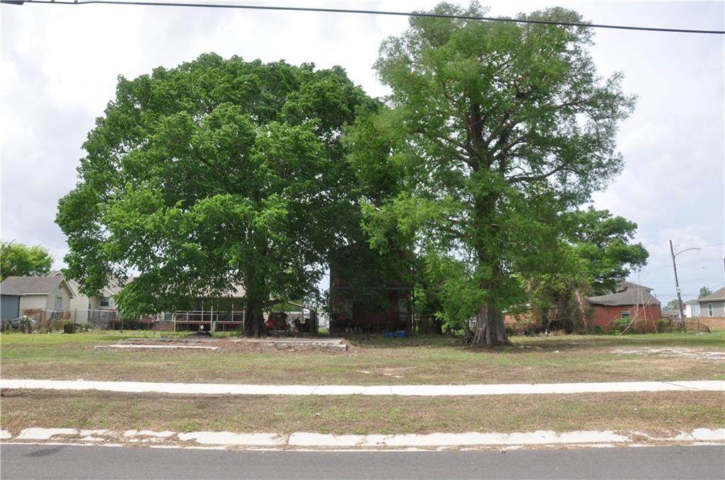 1730 Charbonnet Street - Photo 1