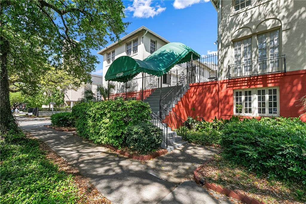 4239 St Charles Avenue - Photo 1