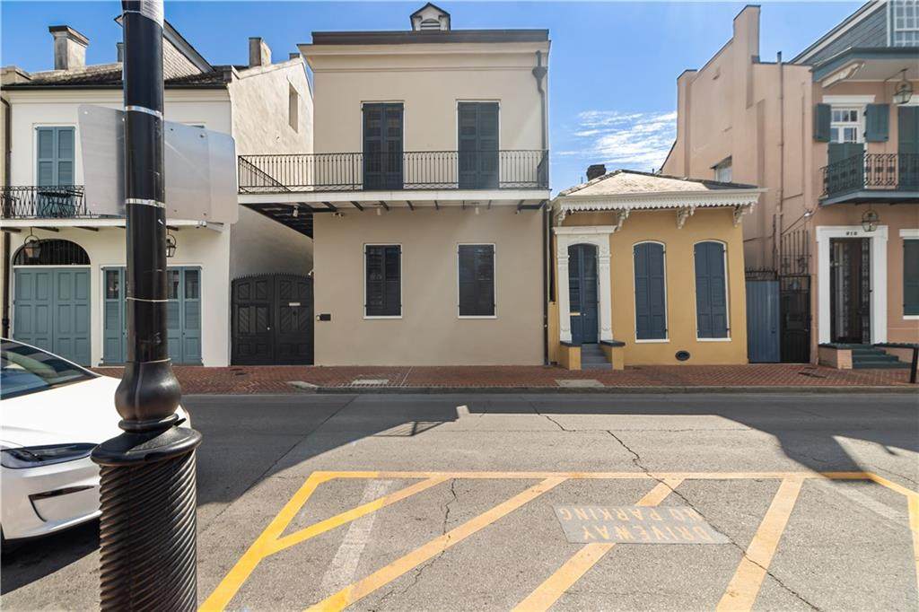 912 Orleans Avenue - Photo 1