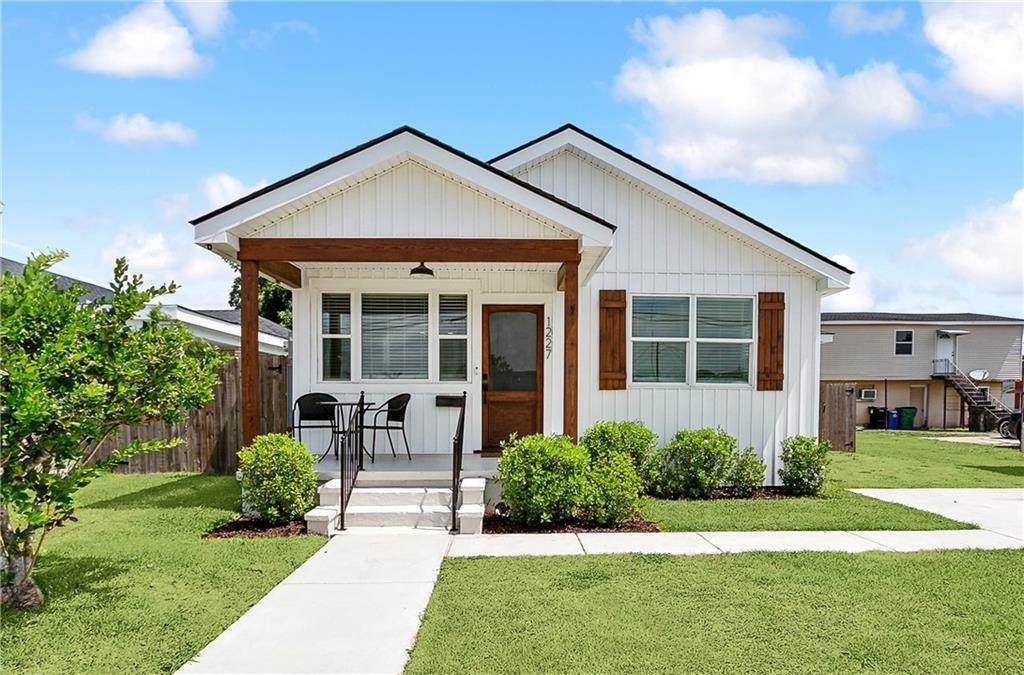 1227 Cook Street - Photo 1