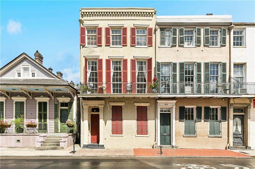 827 Burgundy Street - Photo 1