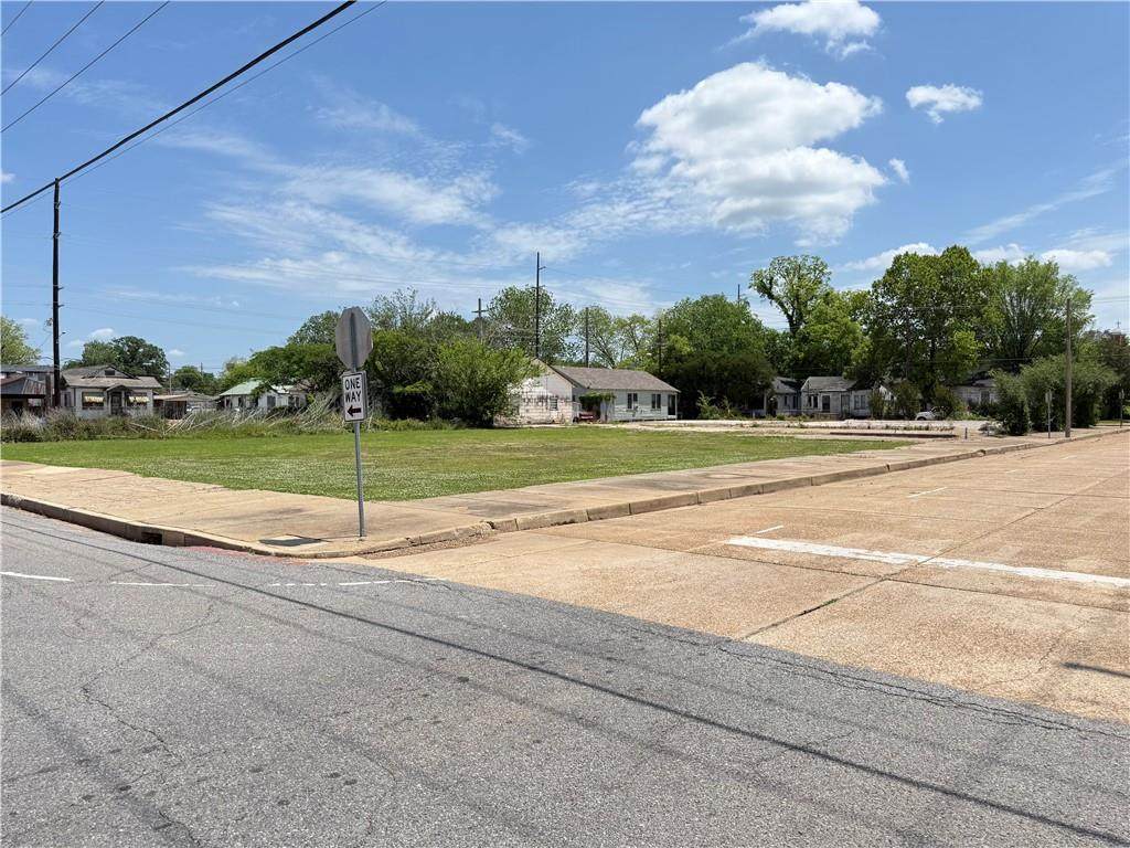 718 St. James Street - Photo 1