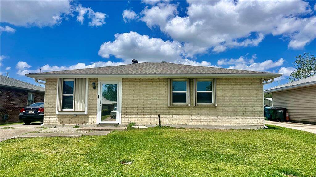 2736 Isabelle Drive - Photo 1