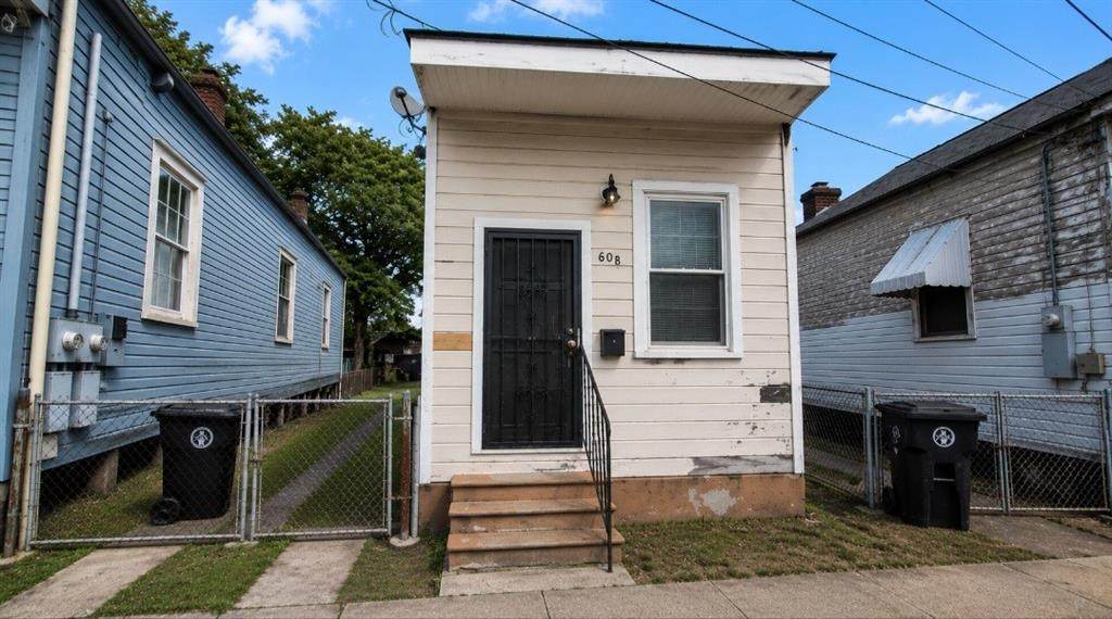 608 Tupelo Street - Photo 1