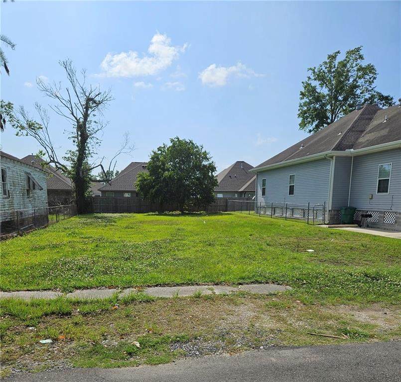 1428 Mansfield Avenue - Photo 1