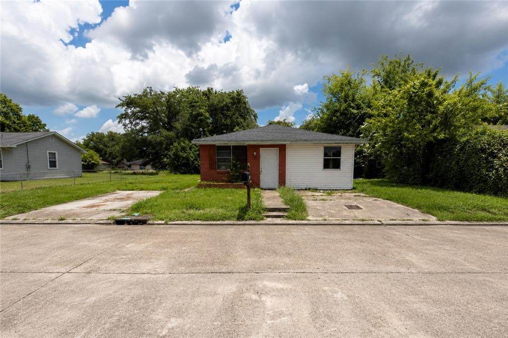 411 Louise Street - Photo 1