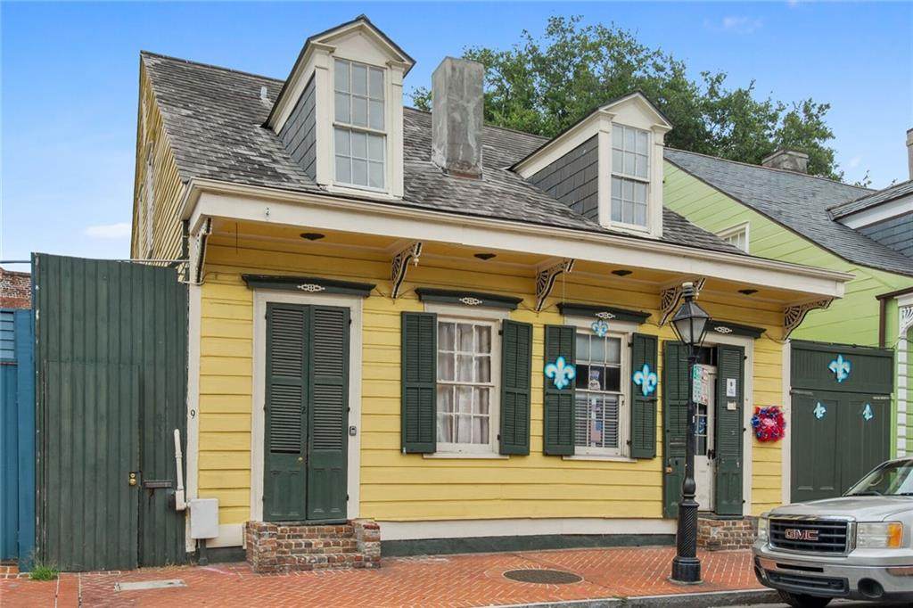 933 Orleans Street - Photo 1