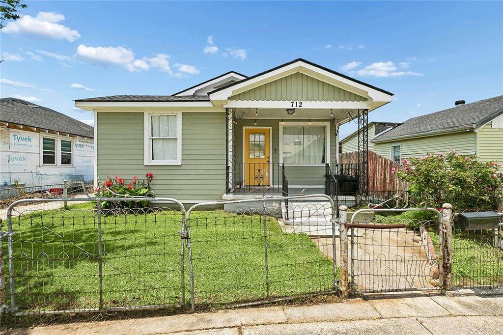 712 Avenue D Avenue - Photo 1