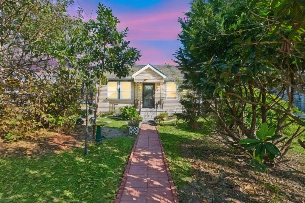 221 Urquhart Street - Photo 1