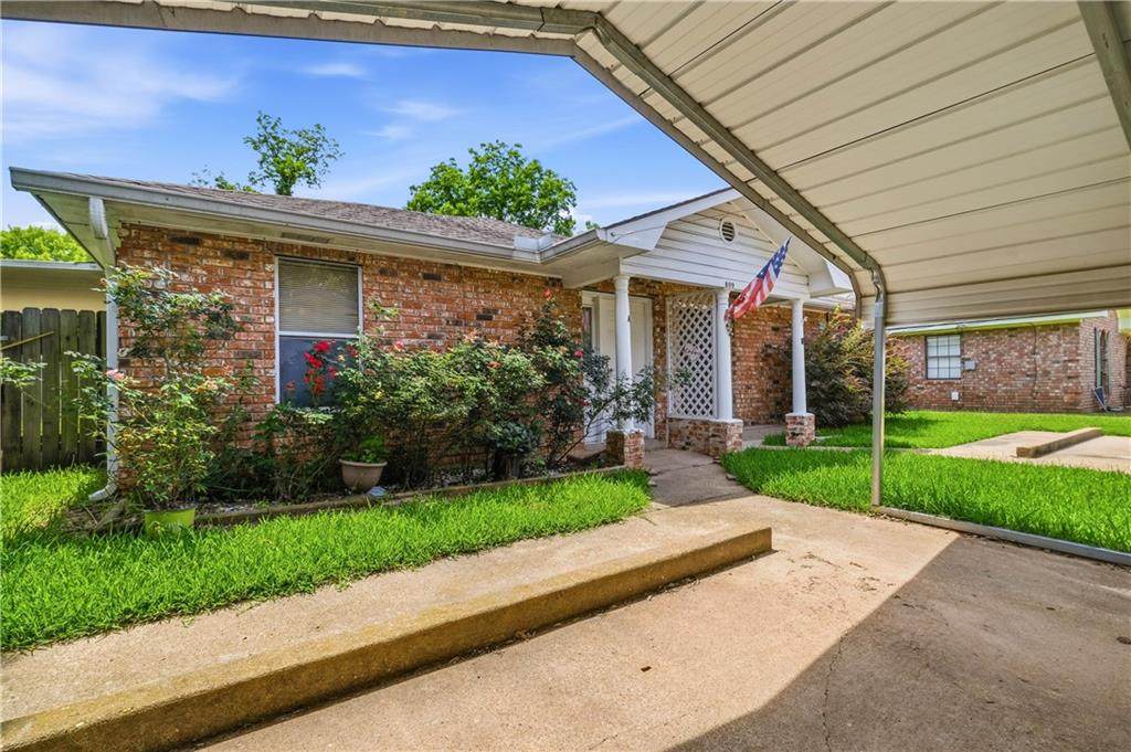 809 Brooks Boulevard - Photo 1