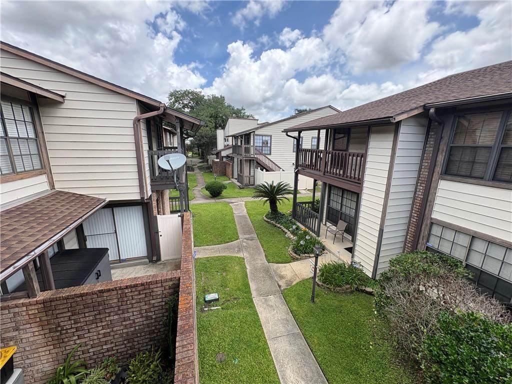 2932 Manhattan Boulevard - Photo 1