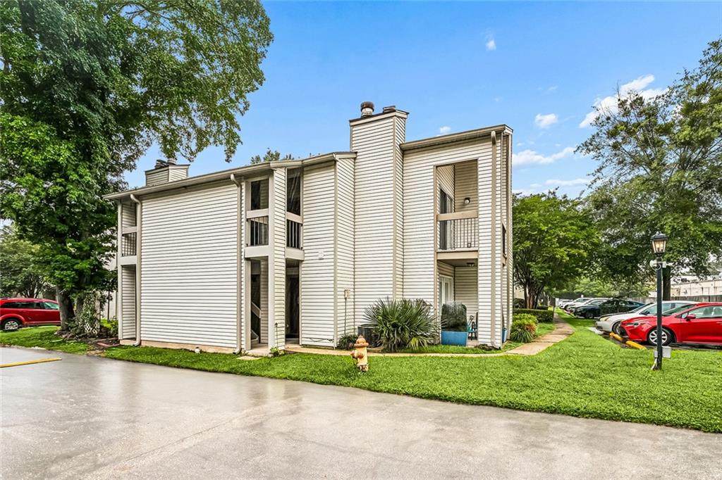 212 Parkview Boulevard - Photo 1