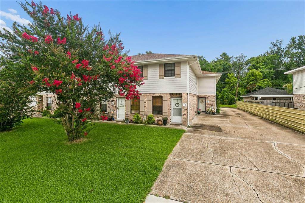 135 Lakewood Drive - Photo 1