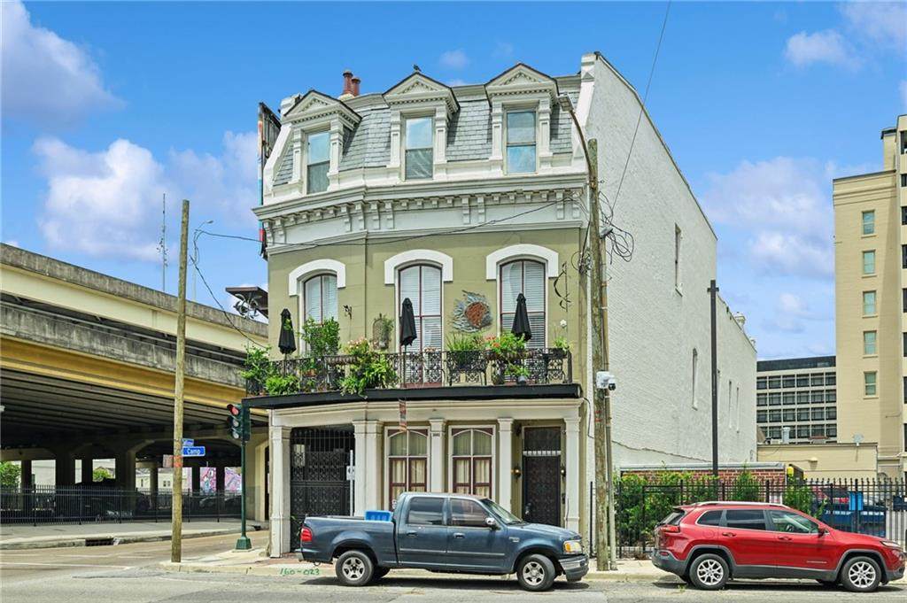 1061 Camp Street - Photo 1
