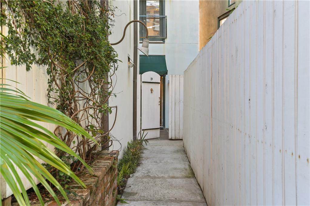 1201 Chartres Street - Photo 1