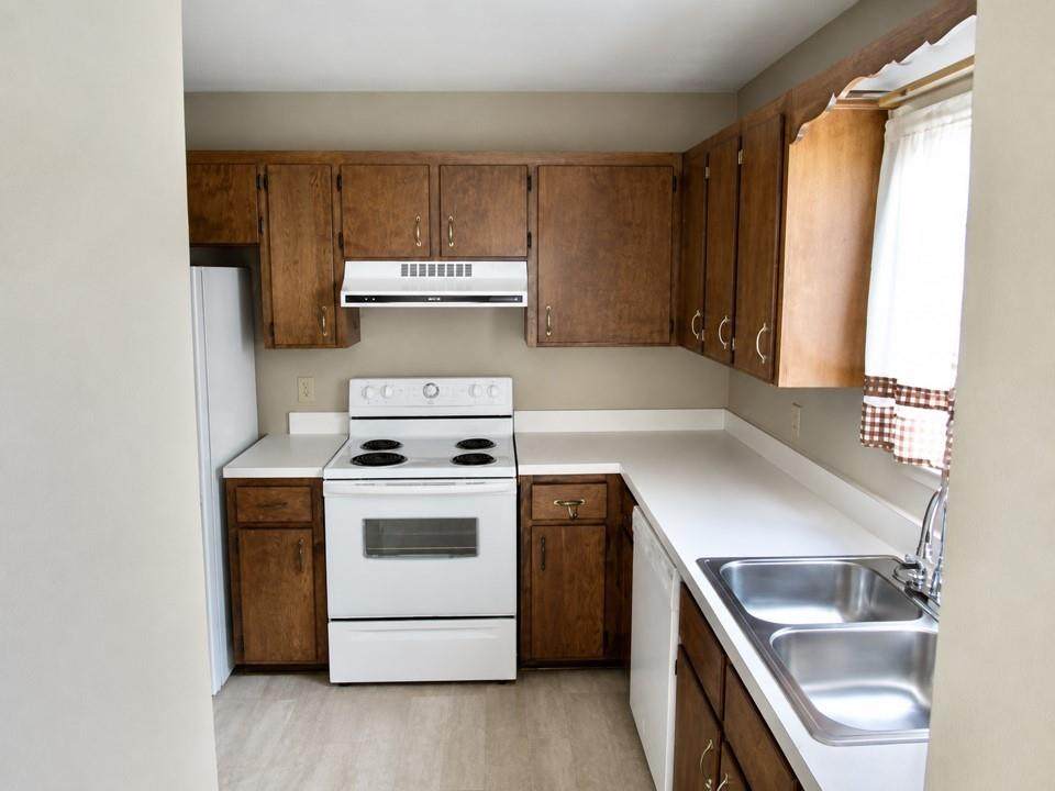 914 Executive Court - Photo 1