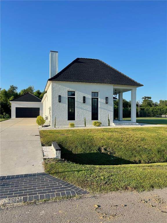 106 Deerfield Drive - Photo 1