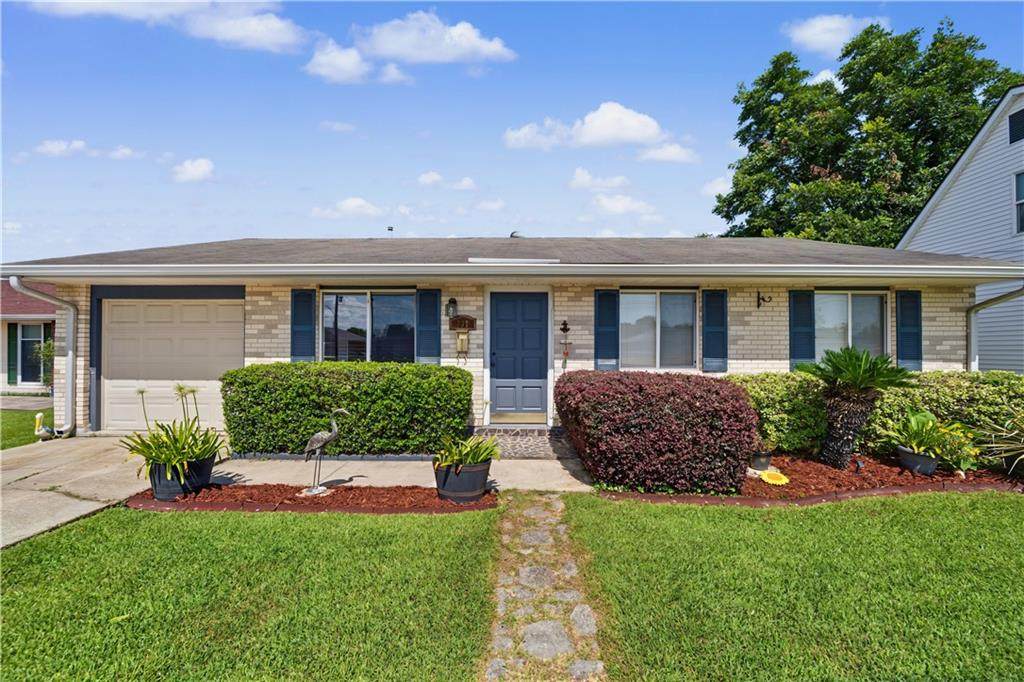 737 Oakwood Drive - Photo 1