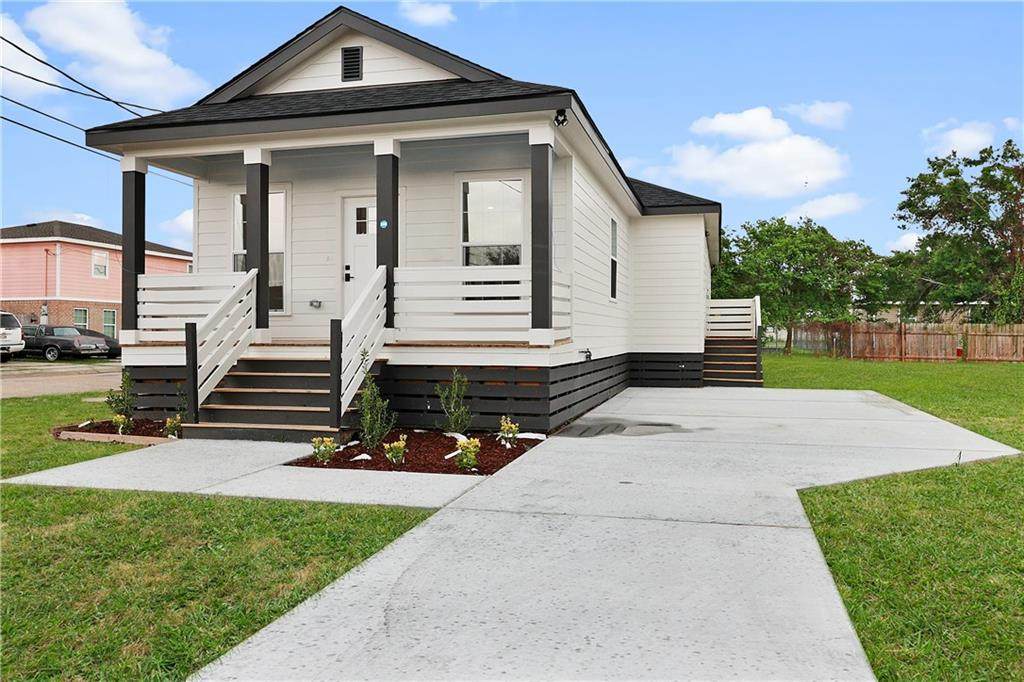 2301 Weyer Street - Photo 1