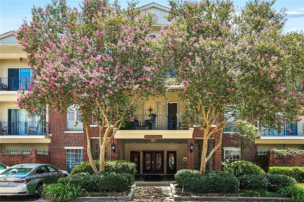 800 Rue Burgundy Street - Photo 1
