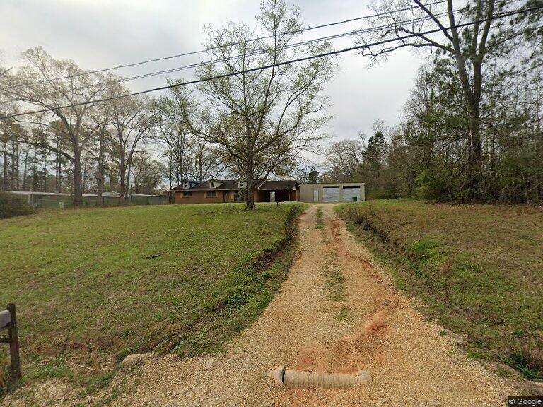 816 Avenue C - Photo 1