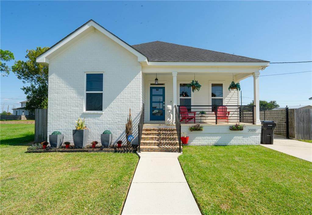 2009 Center Street - Photo 1