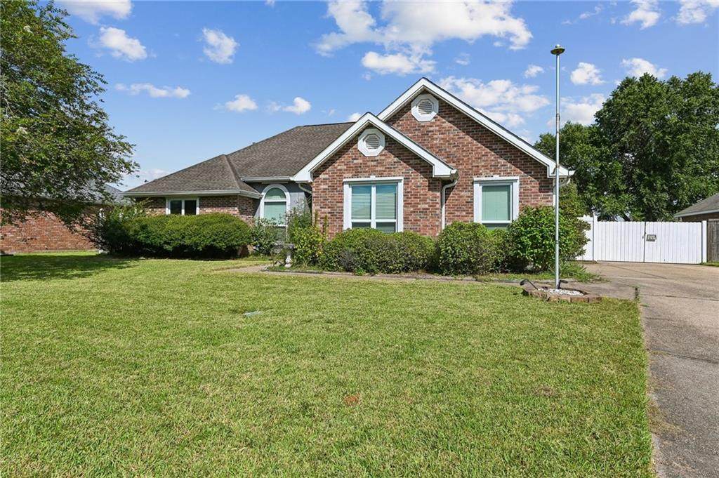118 Roseland Drive - Photo 1